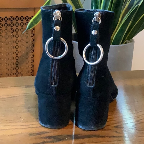 Urban outfitters black booties with interchangeable hoop accessories - Picture 4 of 7